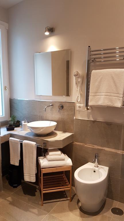 Roman Suite Guest House Bed & Breakfast *