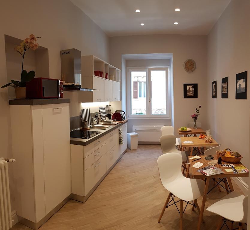 Acomodação com café da manhã  Roman Suite Guest House *